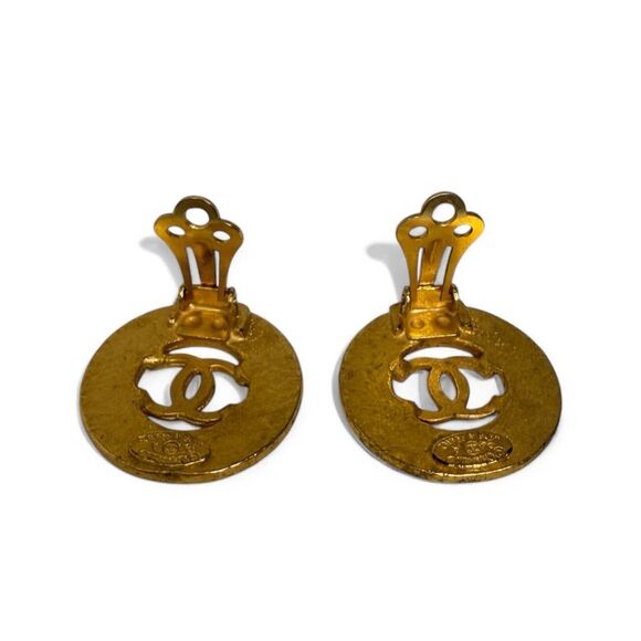 CHANEL Vintage CC Logo Gold Plated Circular Earrings - Picture 11 of 12